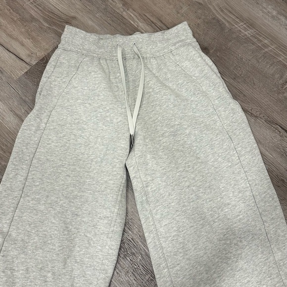 Lululemon Scuba Wide-Leg Pants - Picture 4 of 5